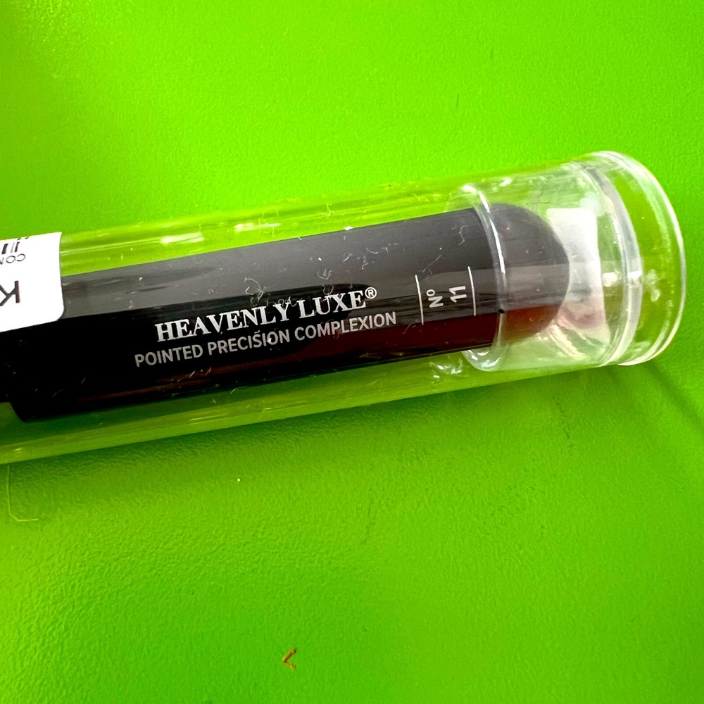 It Cosmetics heavenly lux pointed precision brush no 11 NEW complexion tool NIB